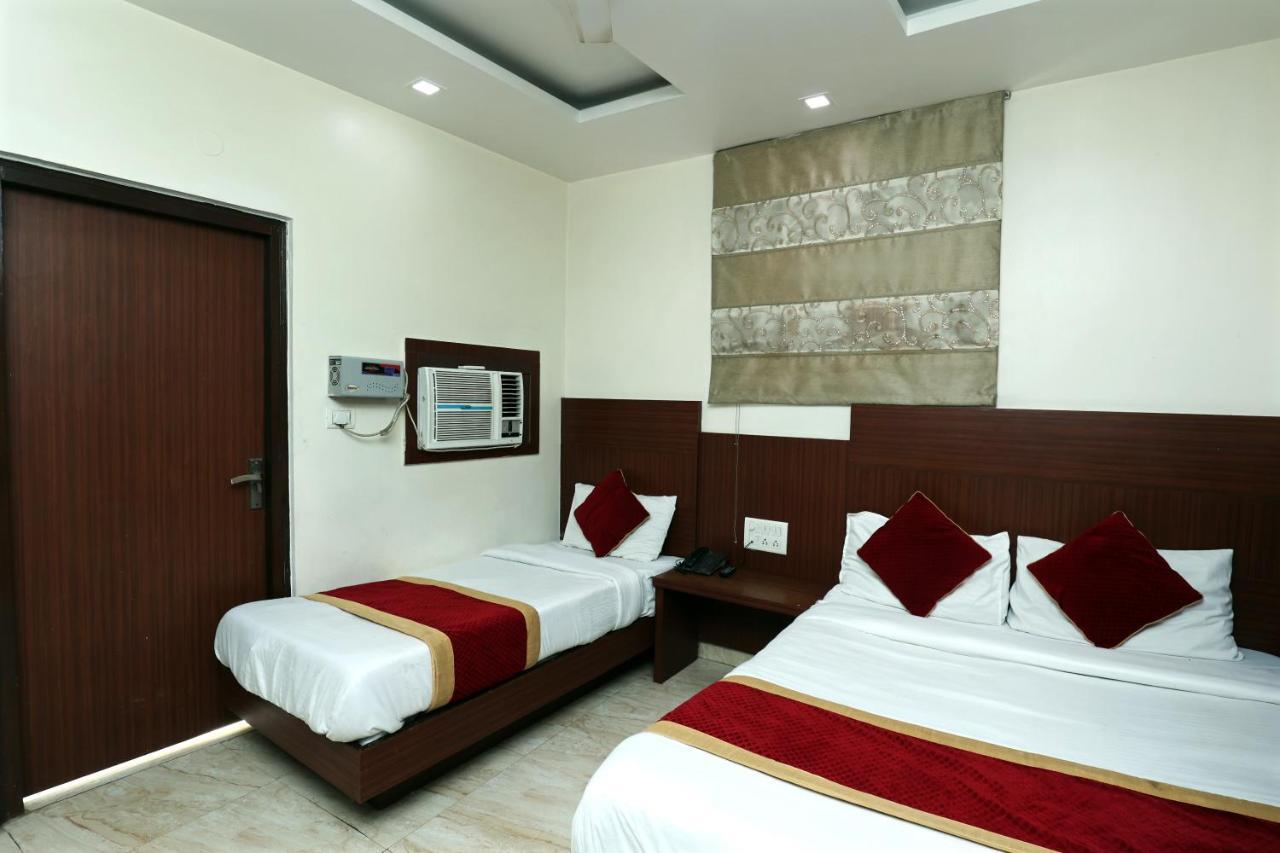 Hotel Toto International Dx Új-Delhi Kültér fotó