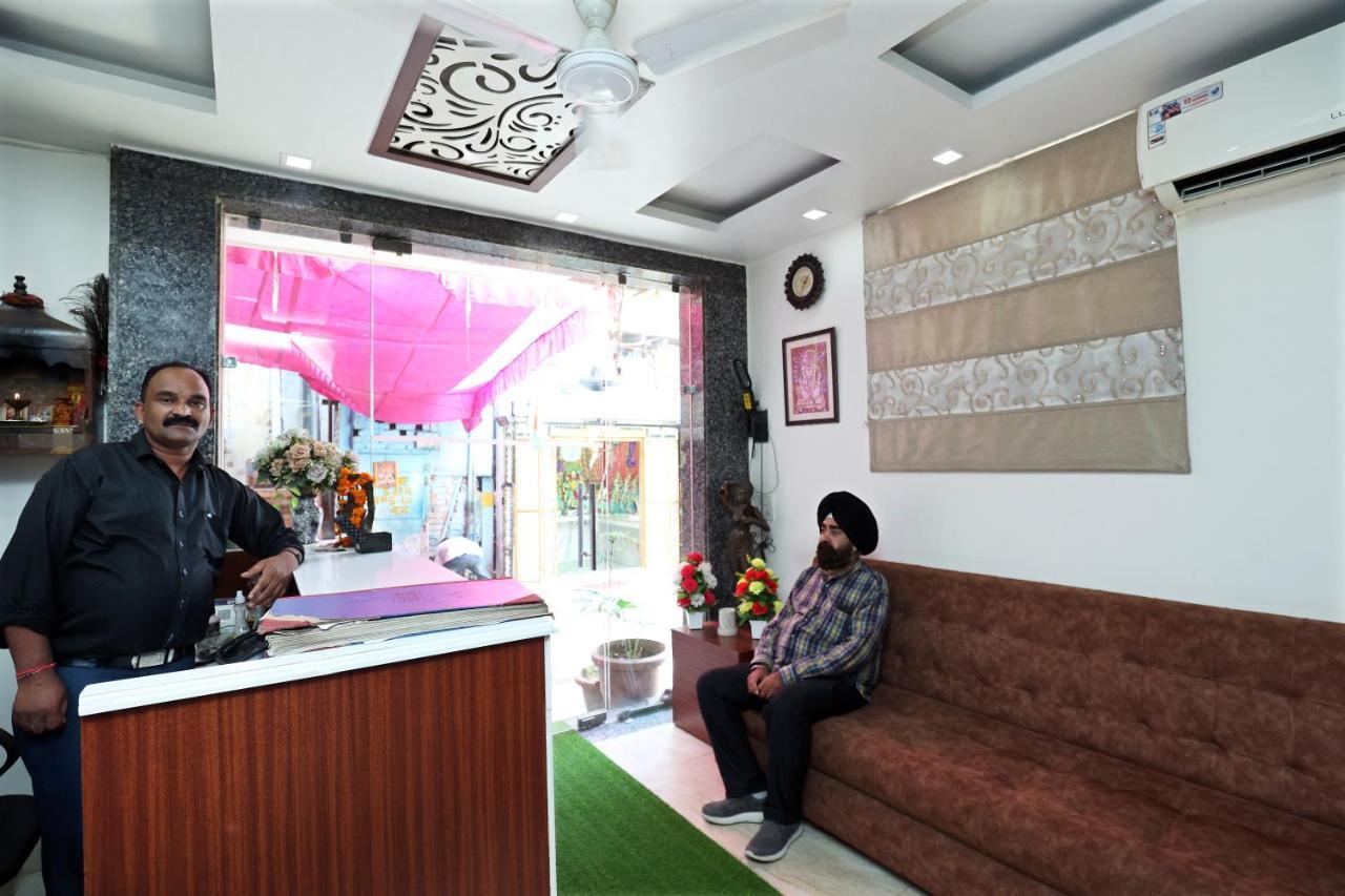 Hotel Toto International Dx Új-Delhi Kültér fotó
